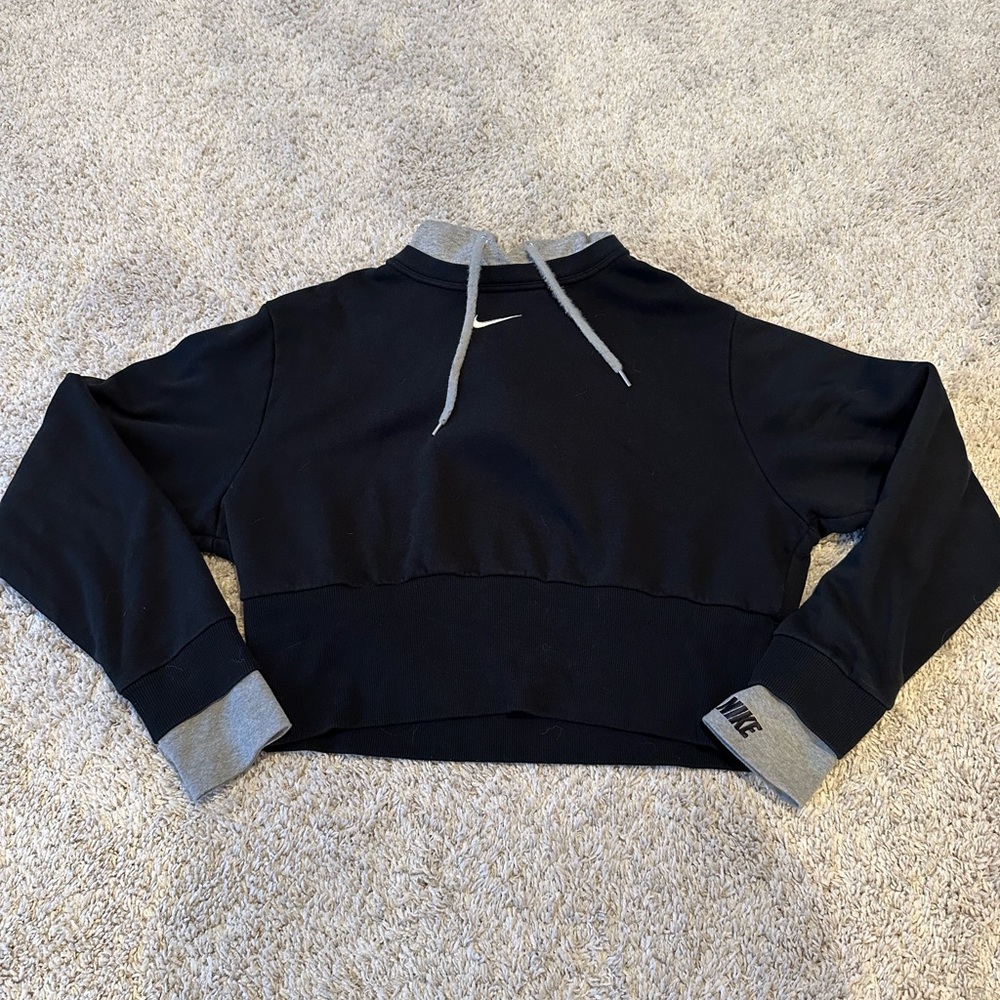 CROPPED NIKE HOODIE